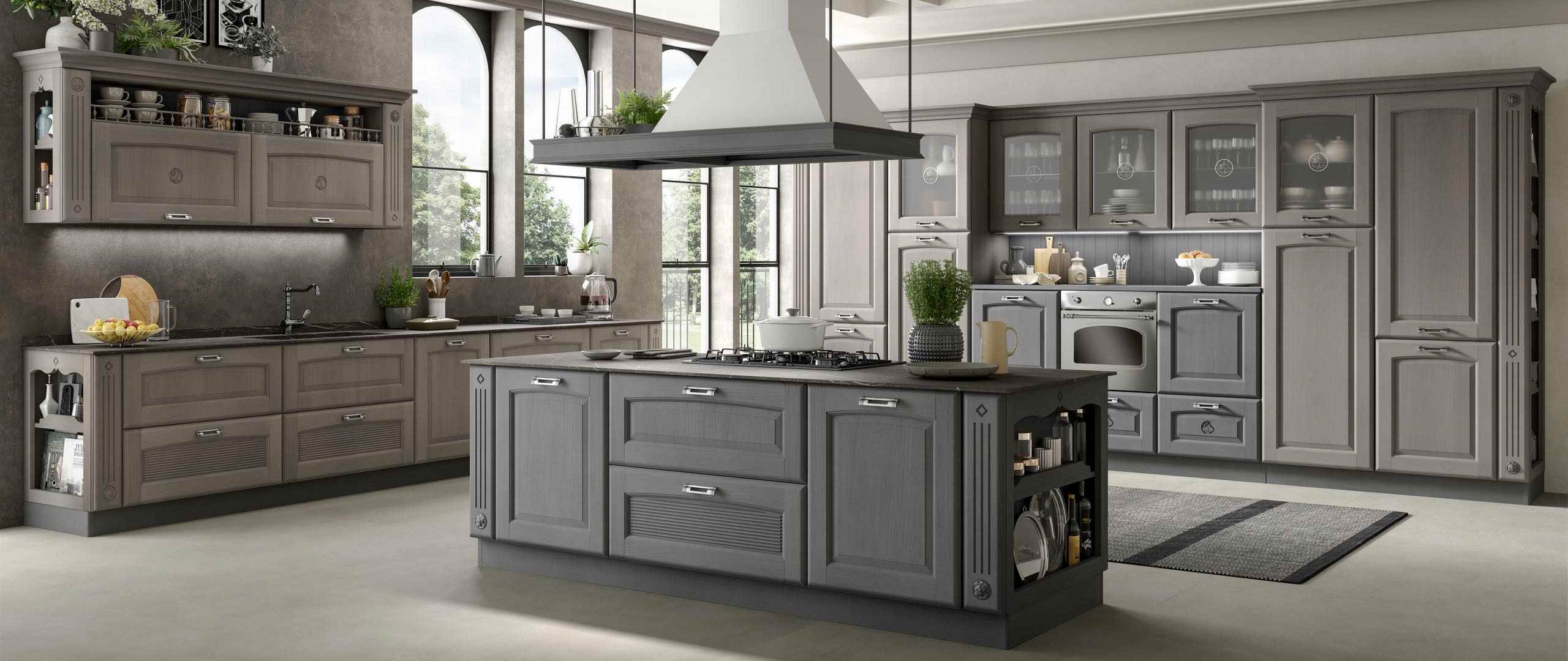 Cucina classica in legno Piccininno Arredamenti con dettagli intagliati
